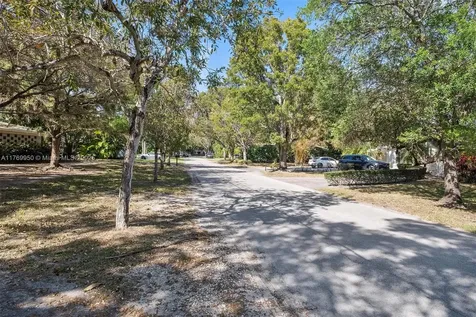 11600 SW 69th Court Pinecrest FL 33156