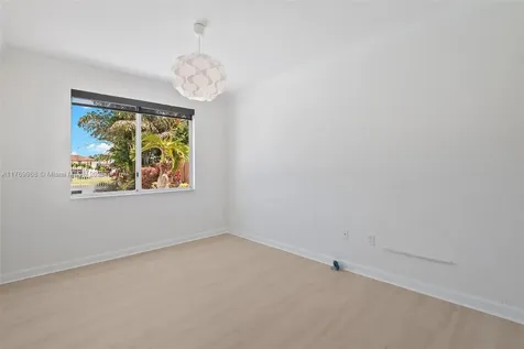 16477 SW 67th Terrace Miami FL 33193