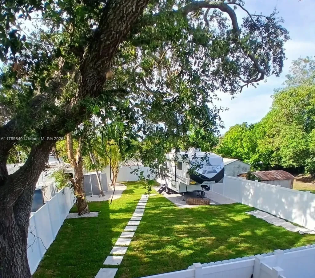 5636 Arthur Street Hollywood FL 33021