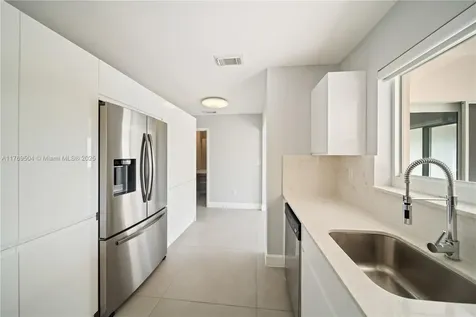 6881 SW 94th Avenue Miami FL 33173