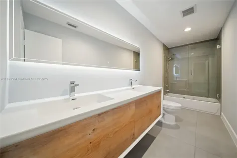 6881 SW 94th Avenue Miami FL 33173
