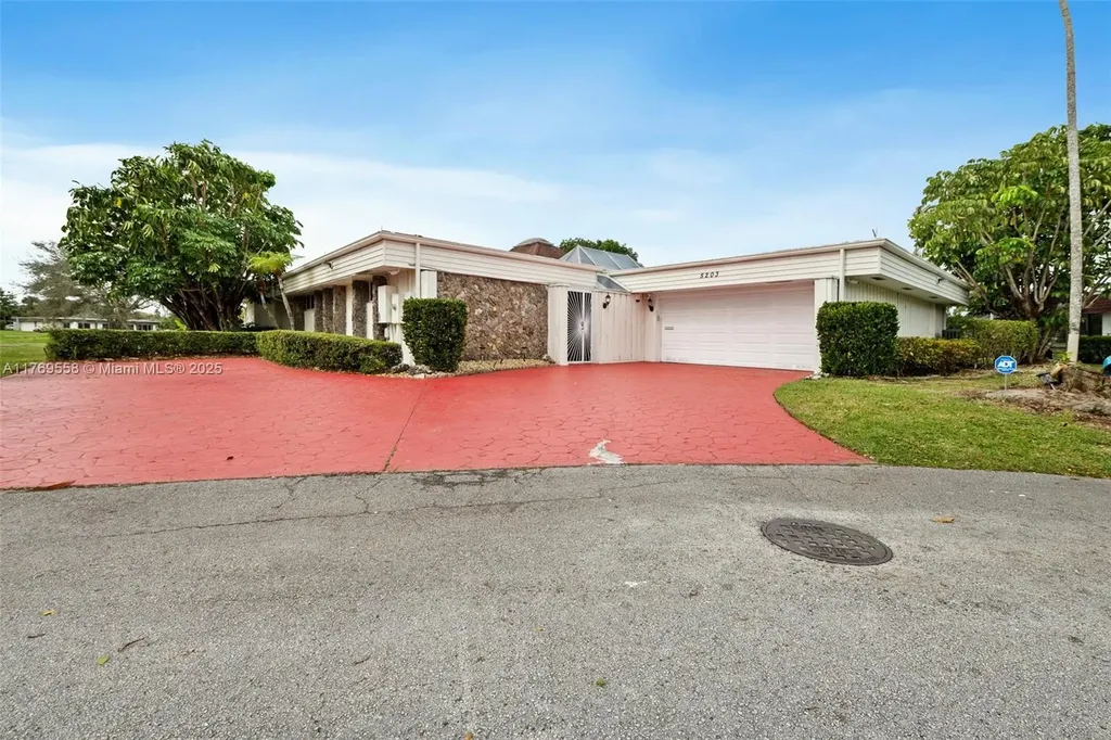 5203 Yellow Pine Lane Tamarac FL 33319