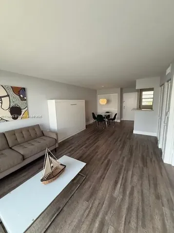 1615 Meridian Avenue Miami Beach FL 33139