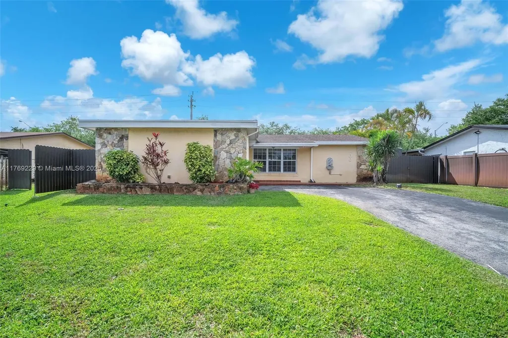 700 NW 88th Terrace Pembroke Pines FL 33024