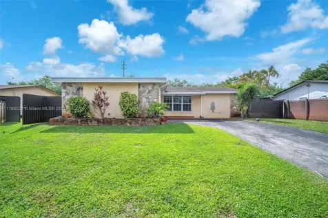 700 NW 88th Terrace Pembroke Pines FL 33024