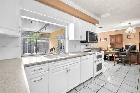 700 NW 88th Terrace Pembroke Pines FL 33024