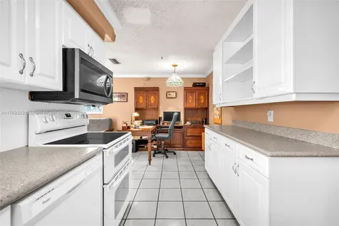 700 NW 88th Terrace Pembroke Pines FL 33024