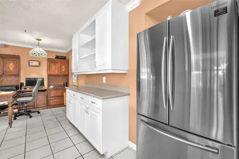 700 NW 88th Terrace Pembroke Pines FL 33024