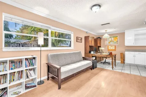 700 NW 88th Terrace Pembroke Pines FL 33024