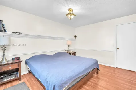 700 NW 88th Terrace Pembroke Pines FL 33024