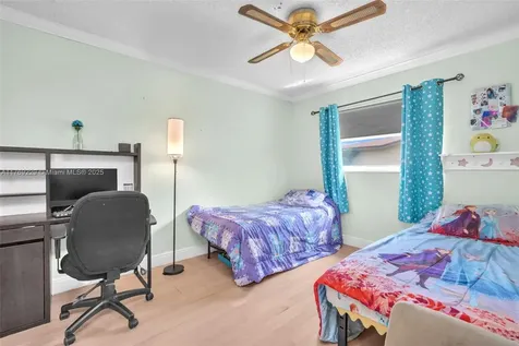 700 NW 88th Terrace Pembroke Pines FL 33024
