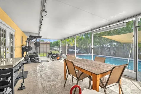 700 NW 88th Terrace Pembroke Pines FL 33024