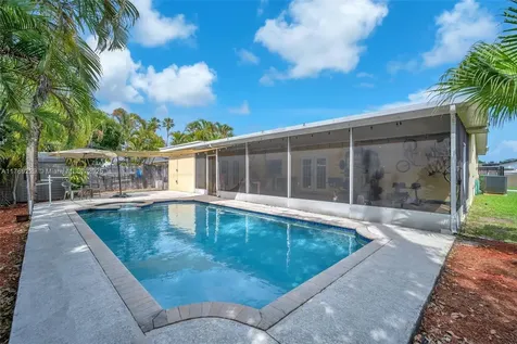 700 NW 88th Terrace Pembroke Pines FL 33024