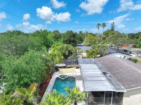 700 NW 88th Terrace Pembroke Pines FL 33024