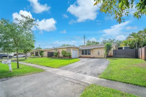 700 NW 88th Terrace Pembroke Pines FL 33024