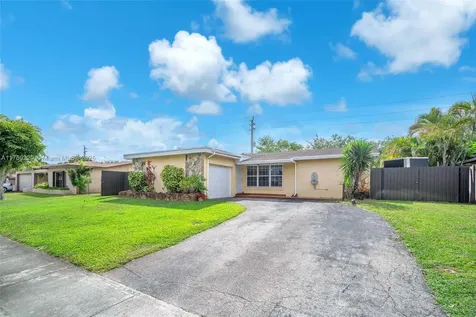 700 NW 88th Terrace Pembroke Pines FL 33024