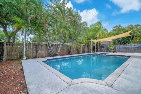 700 NW 88th Terrace Pembroke Pines FL 33024