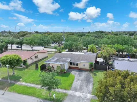 700 NW 88th Terrace Pembroke Pines FL 33024