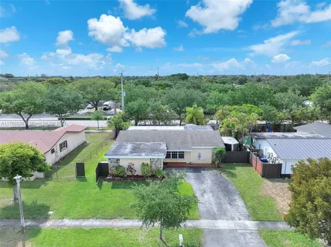 700 NW 88th Terrace Pembroke Pines FL 33024