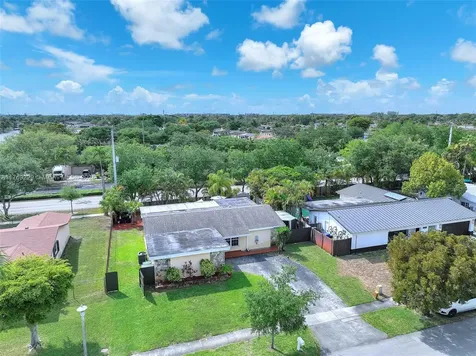 700 NW 88th Terrace Pembroke Pines FL 33024