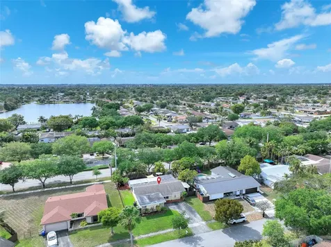 700 NW 88th Terrace Pembroke Pines FL 33024