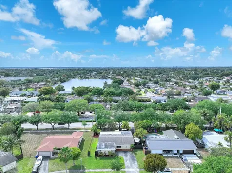 700 NW 88th Terrace Pembroke Pines FL 33024