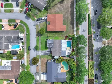 700 NW 88th Terrace Pembroke Pines FL 33024