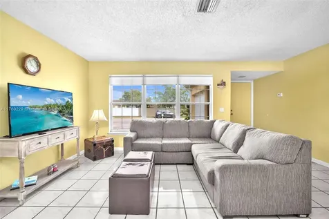 700 NW 88th Terrace Pembroke Pines FL 33024