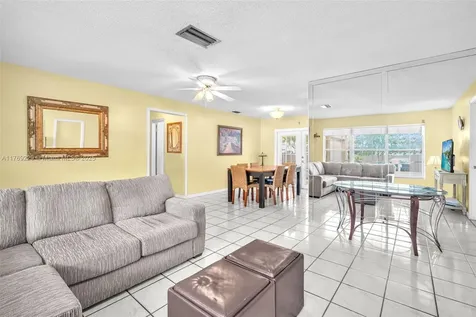 700 NW 88th Terrace Pembroke Pines FL 33024