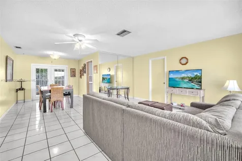 700 NW 88th Terrace Pembroke Pines FL 33024