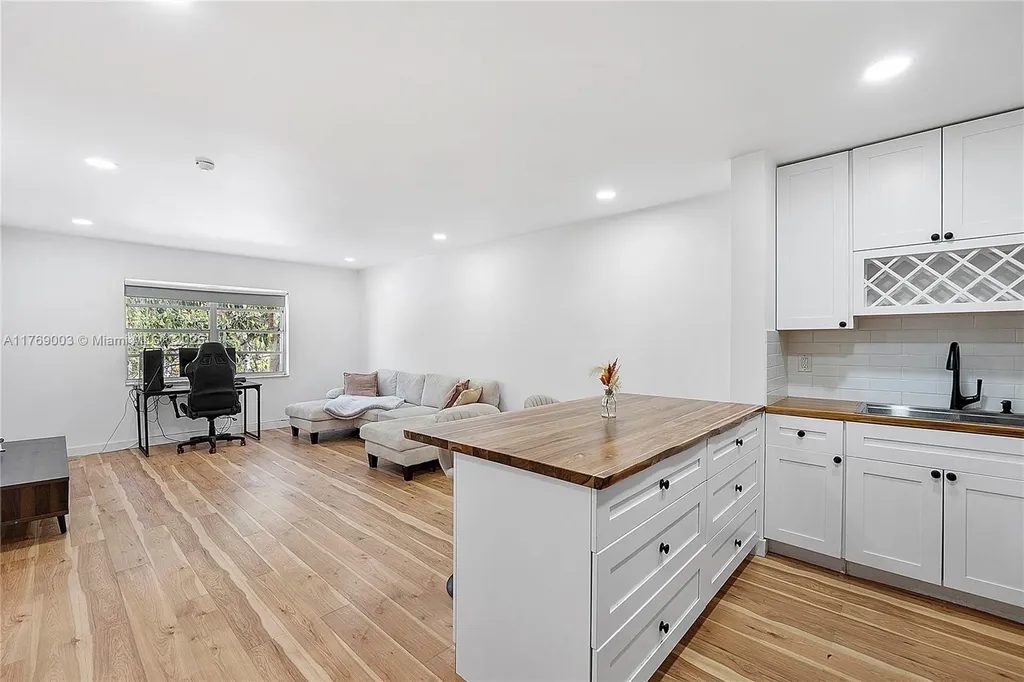 1520 Mckinley Street Hollywood FL 33020