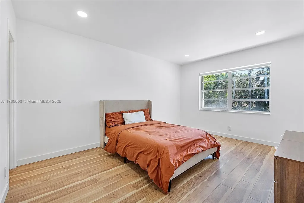 1520 Mckinley Street Hollywood FL 33020