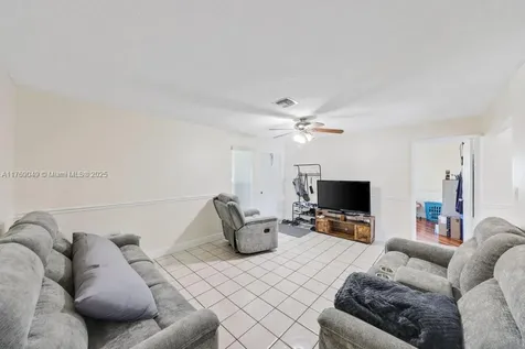 4761 SW 66th Terrace Davie FL 33314