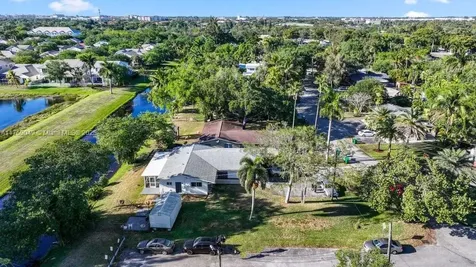 4761 SW 66th Terrace Davie FL 33314