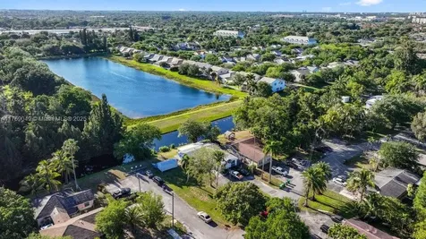 4761 SW 66th Terrace Davie FL 33314