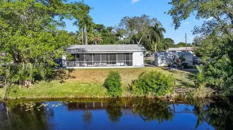 4761 SW 66th Terrace Davie FL 33314