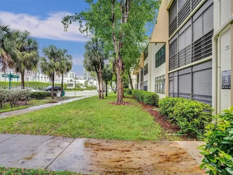 20301 NE 30th Avenue Aventura FL 33180