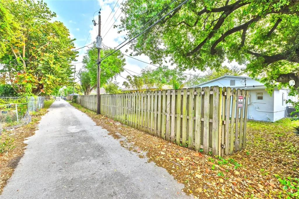2243 Greene Street Hollywood FL 33020