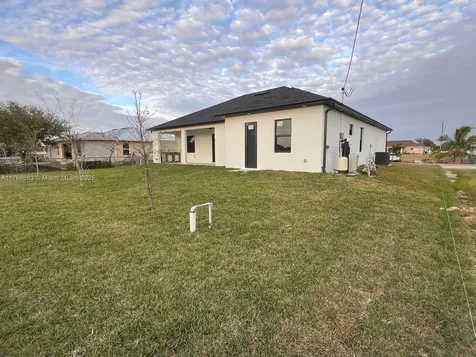 2122 NE 14th Place Cape Coral FL 33909