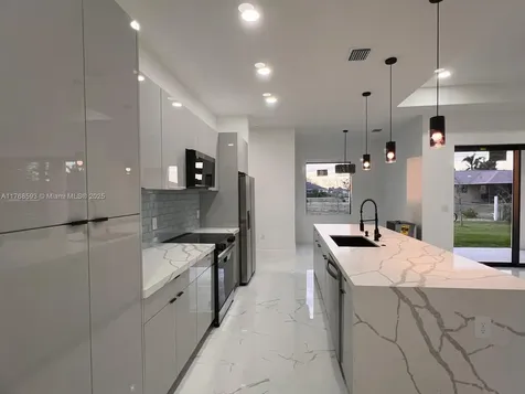 2122 NE 14th Place Cape Coral FL 33909