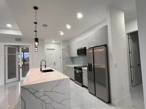 2122 NE 14th Place Cape Coral FL 33909