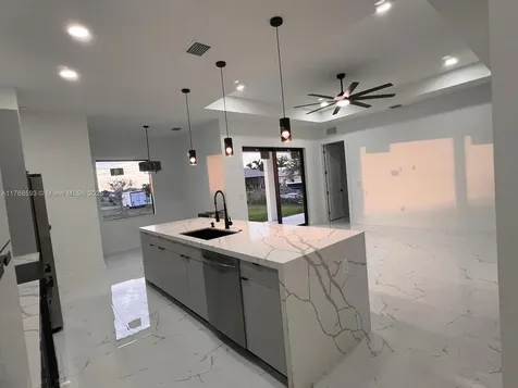 2122 NE 14th Place Cape Coral FL 33909