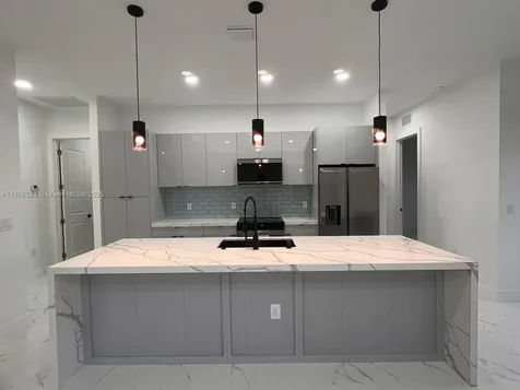 2122 NE 14th Place Cape Coral FL 33909