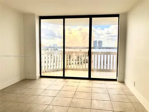 1000 W Island Boulevard Aventura FL 33160