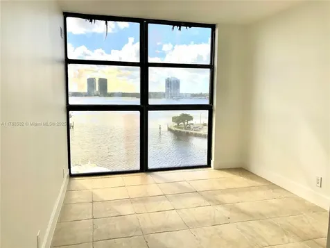 1000 W Island Boulevard Aventura FL 33160