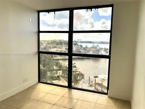 1000 W Island Boulevard Aventura FL 33160