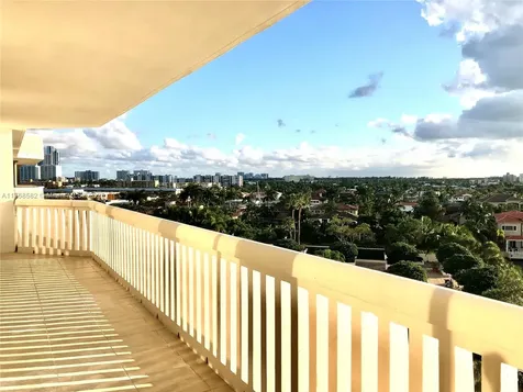 1000 W Island Boulevard Aventura FL 33160