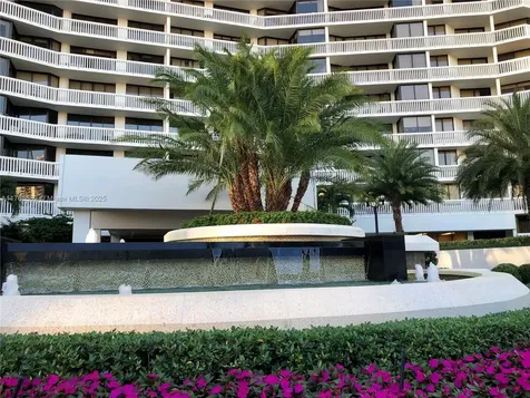 1000 W Island Boulevard Aventura FL 33160