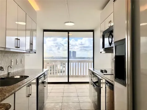 1000 W Island Boulevard Aventura FL 33160