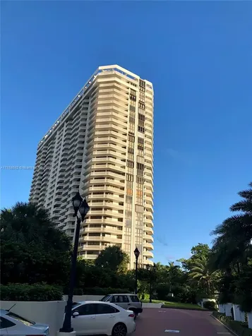 1000 W Island Boulevard Aventura FL 33160